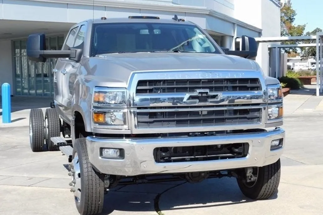 2024 Chevrolet Silverado 4500HD LT photo 1