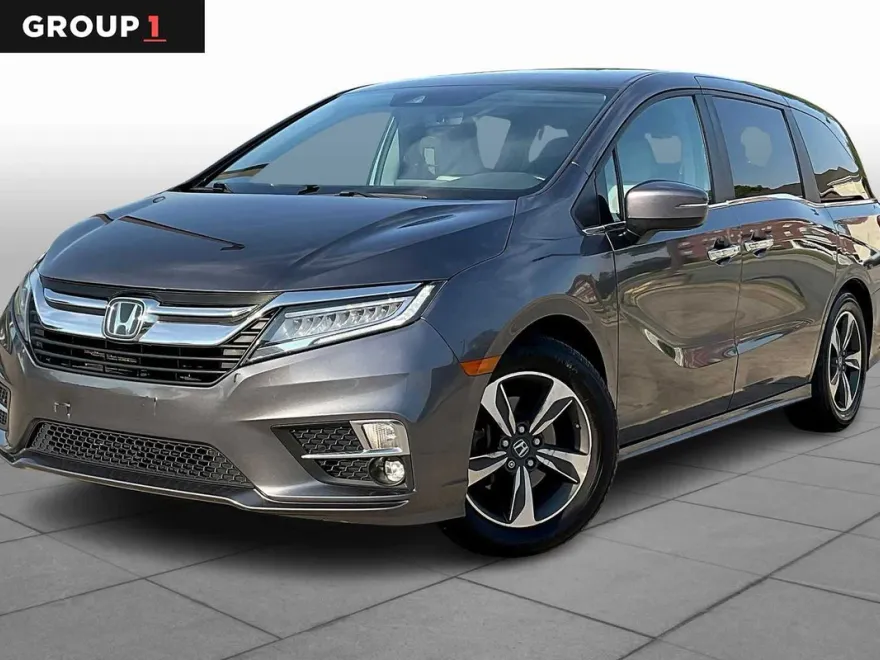 2019 Honda Odyssey Touring photo 1