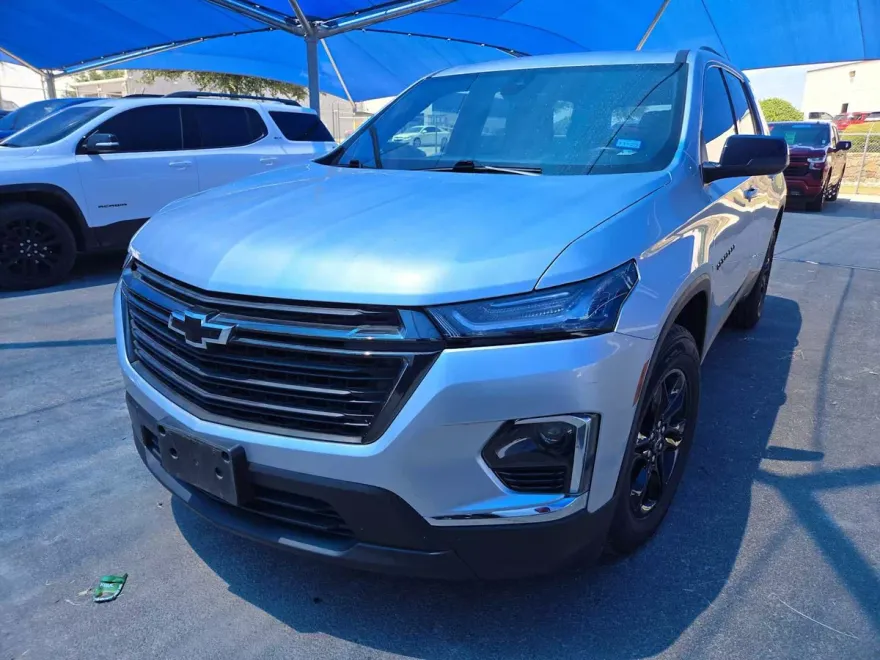 2022 Chevrolet Traverse LS photo 1