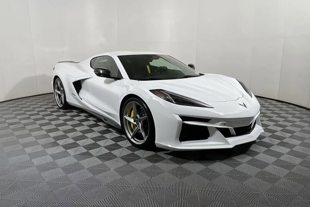 2025 Chevrolet Corvette E-Ray 3LZ photo 1