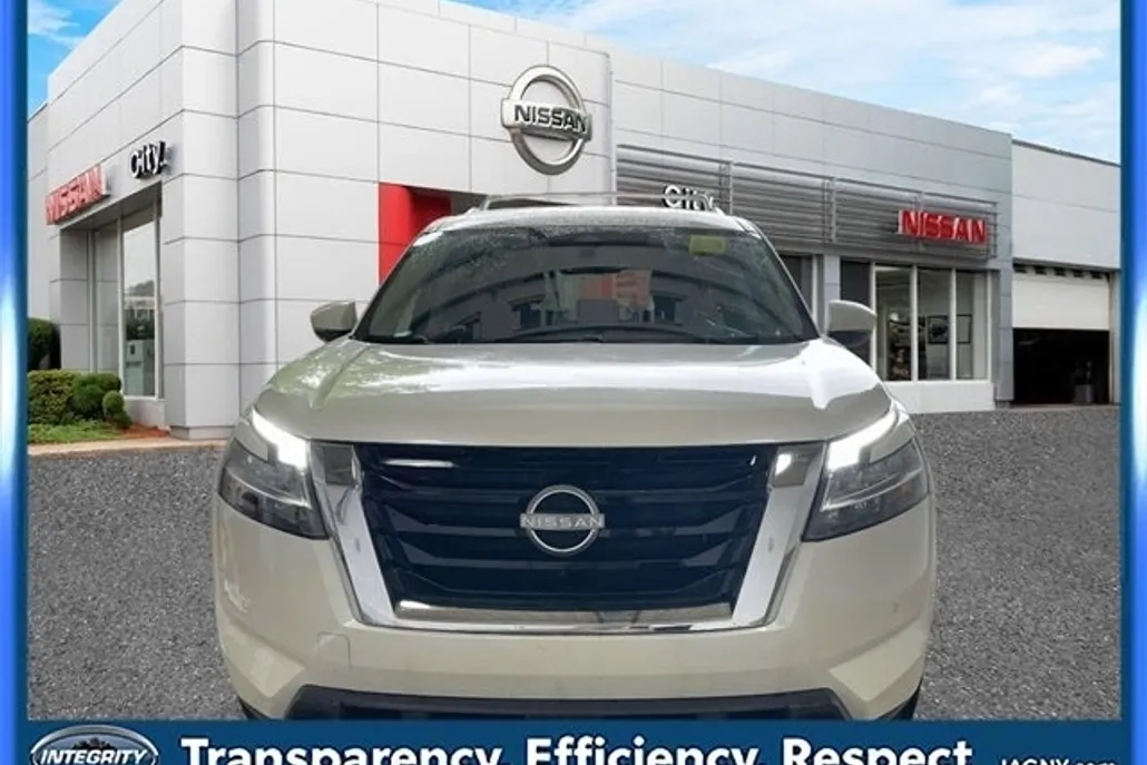 2024 Nissan Pathfinder SL photo 1