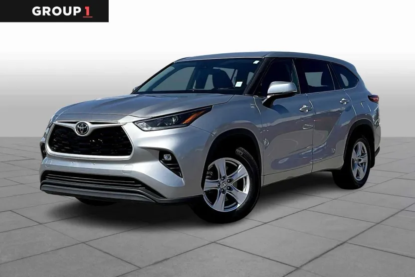 2021 Toyota Highlander LE photo 1