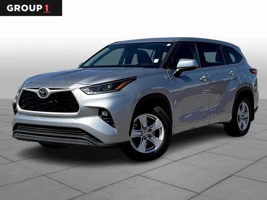 2021 Toyota Highlander LE photo 1