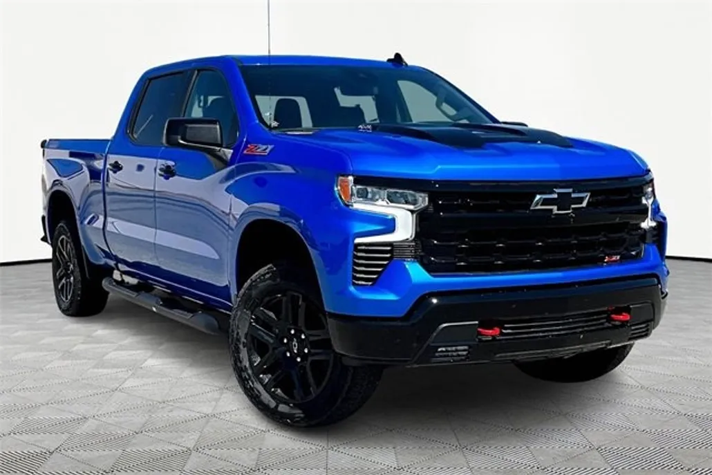 2025 Chevrolet Silverado Trail Boss LT photo 1