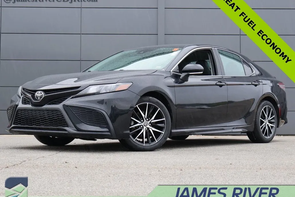 2024 Toyota Camry SE photo 1