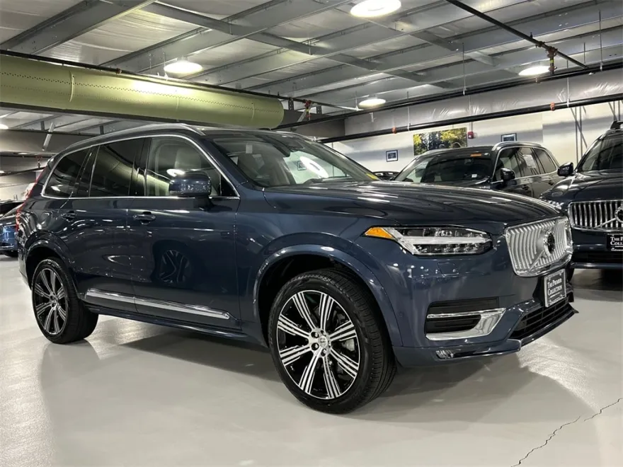 2025 Volvo XC90 Plus photo 1