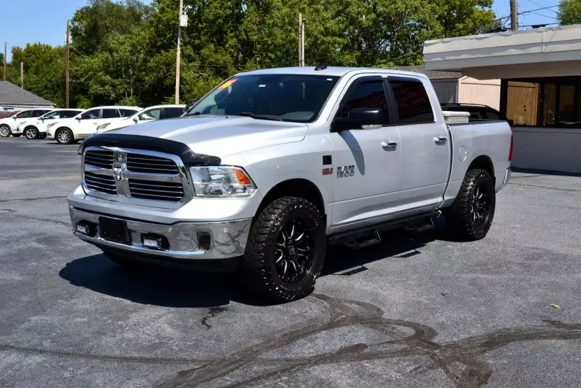 2016 Ram 1500 SLT photo 1