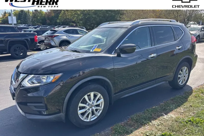 2018 Nissan Rogue SV photo 1