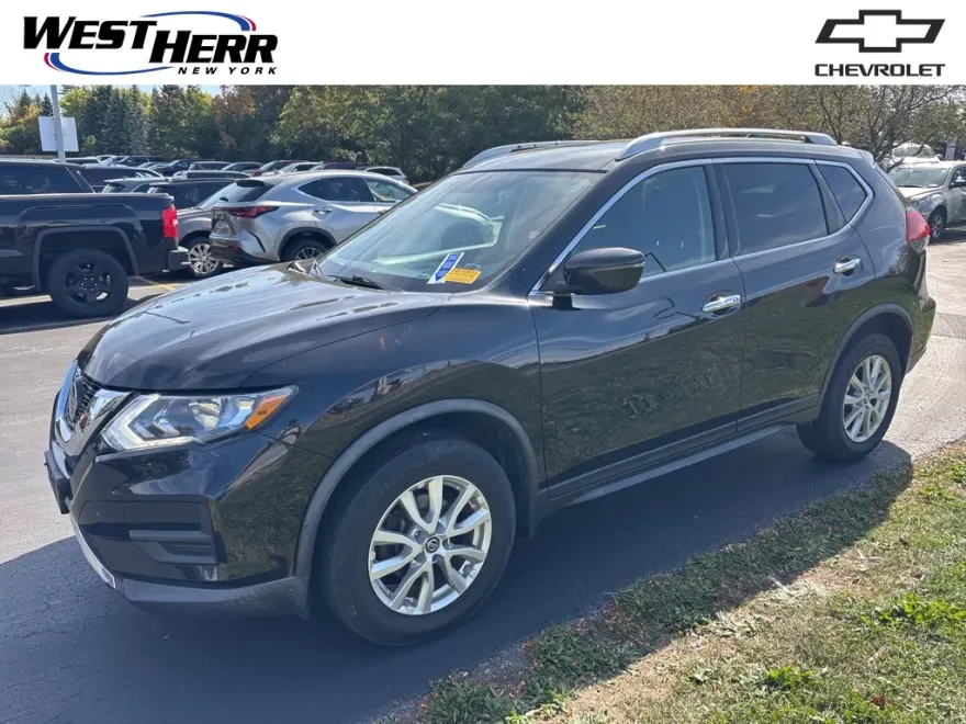 2018 Nissan Rogue SV photo 1