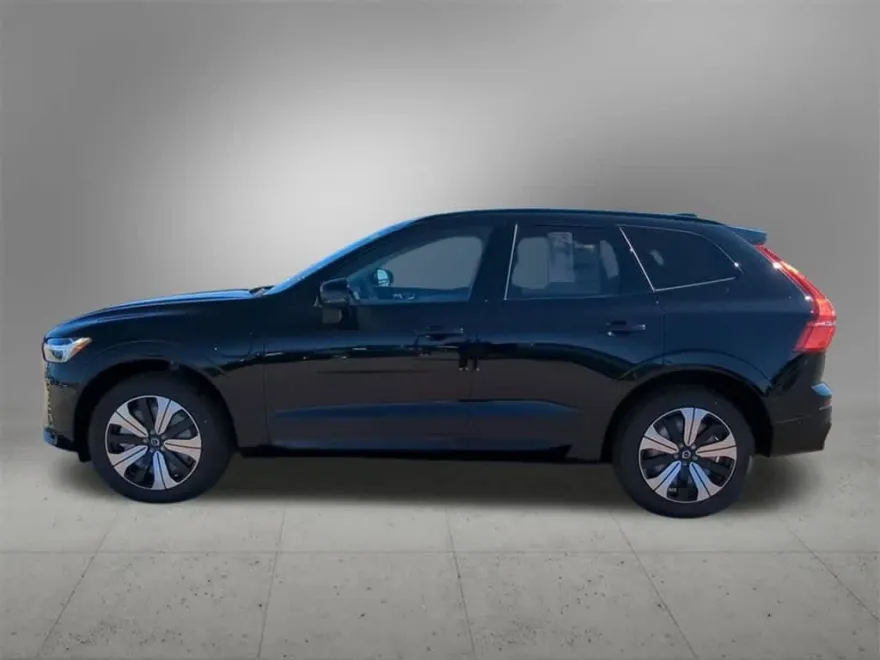 2025 Volvo XC60 Plus T8 photo 1