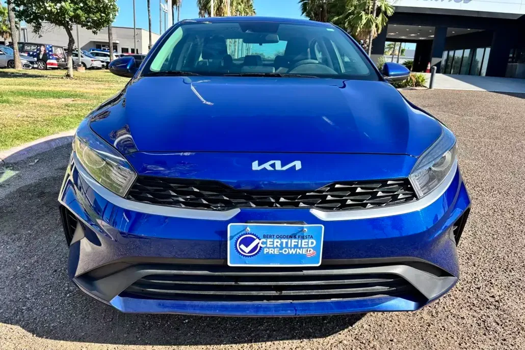 2023 Kia Forte LXS photo 1