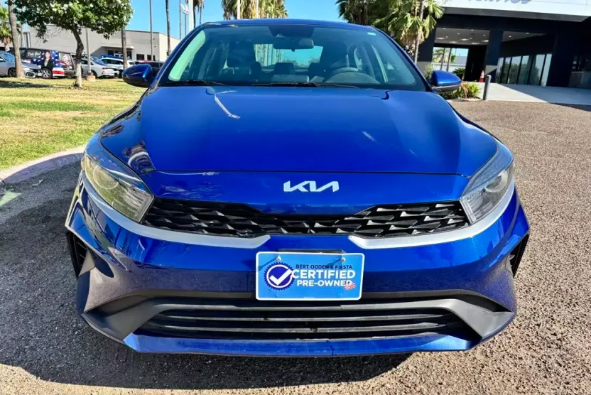 2023 Kia Forte LXS photo 1