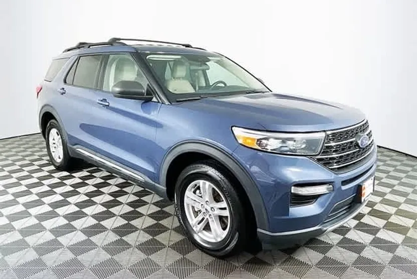 2021 Ford Explorer XLT photo 1