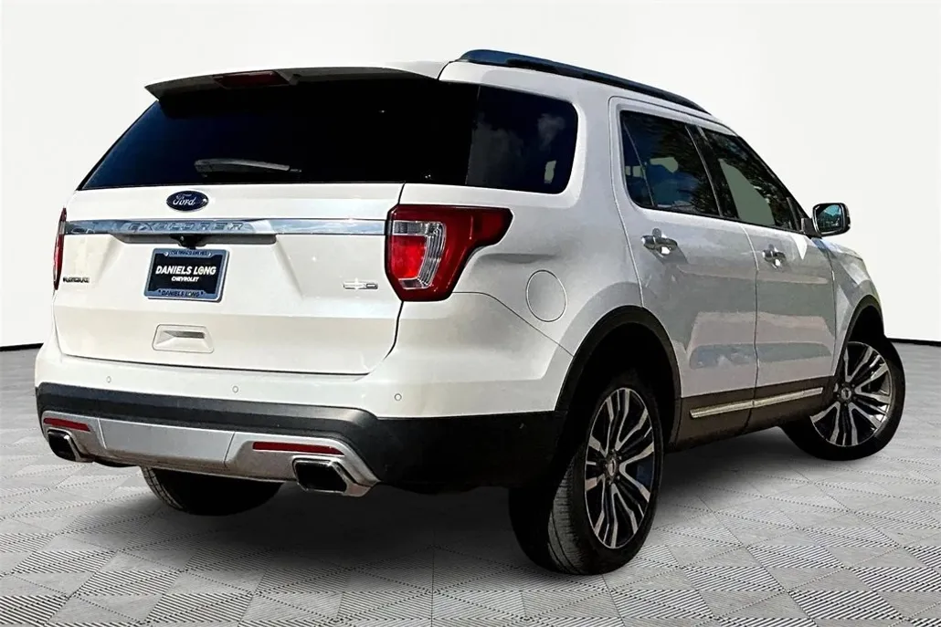 2017 Ford Explorer Platinum photo 1
