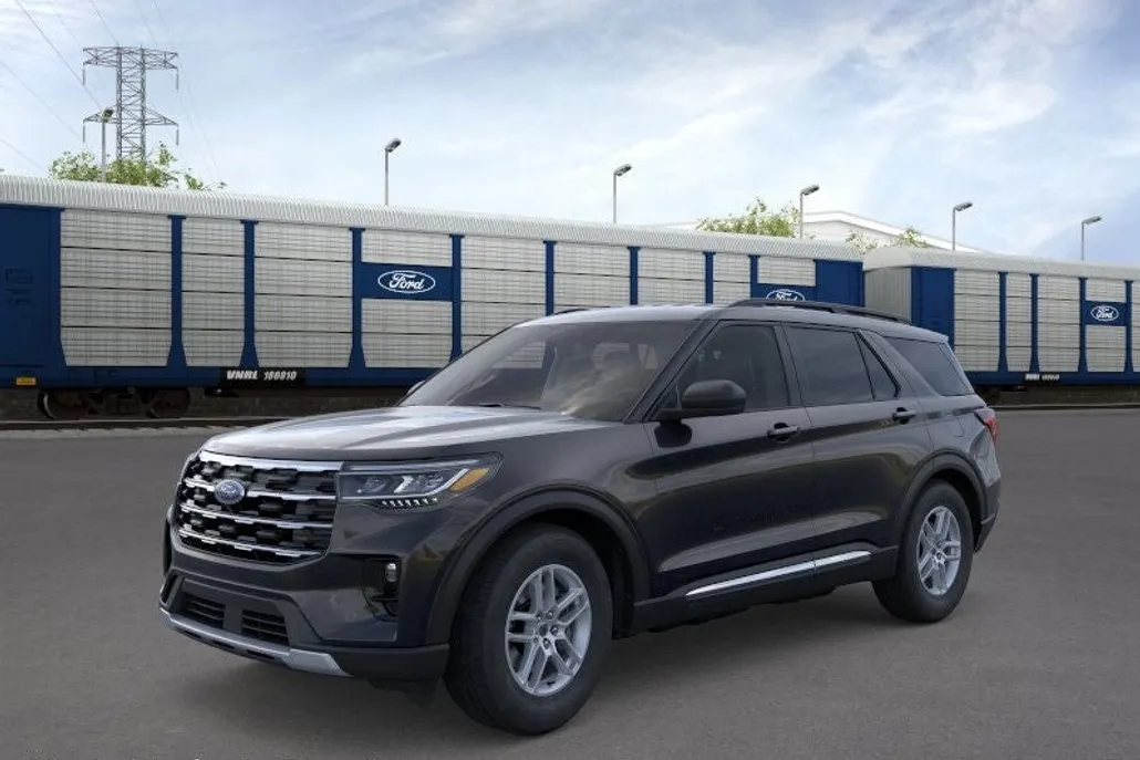 2025 Ford Explorer photo 1