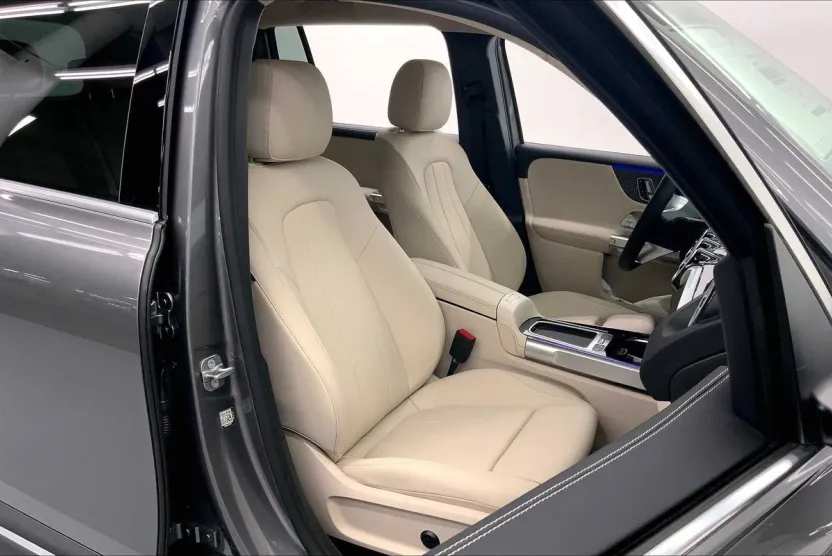 2026 Mercedes Benz GLB 250 photo 1