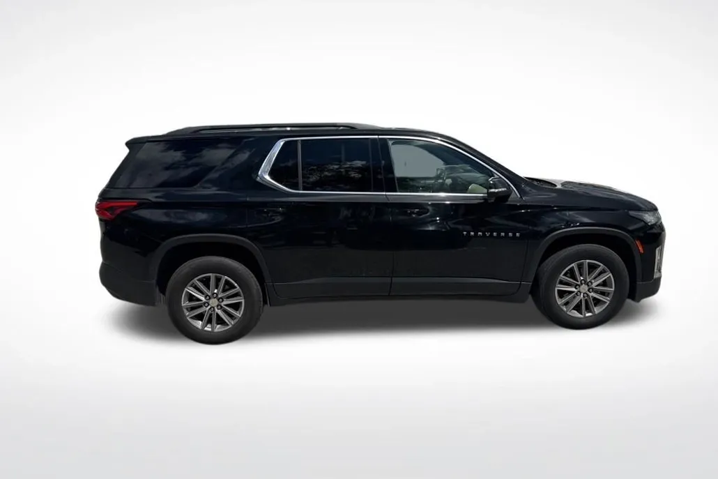 2022 Chevrolet Traverse Leather photo 1