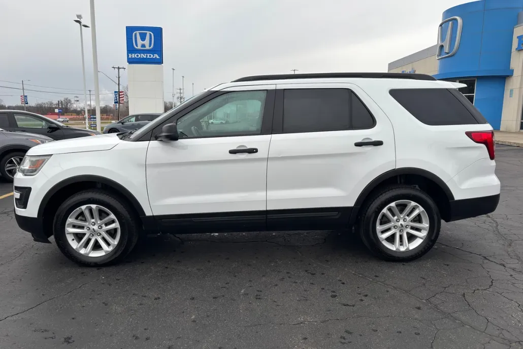 2016 Ford Explorer Base photo 1