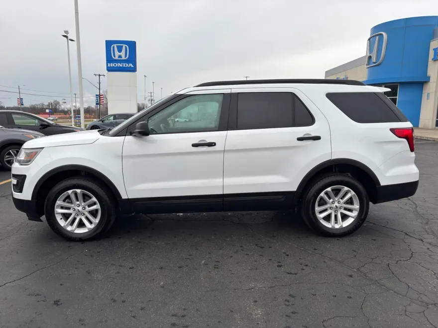 2016 Ford Explorer Base photo 1