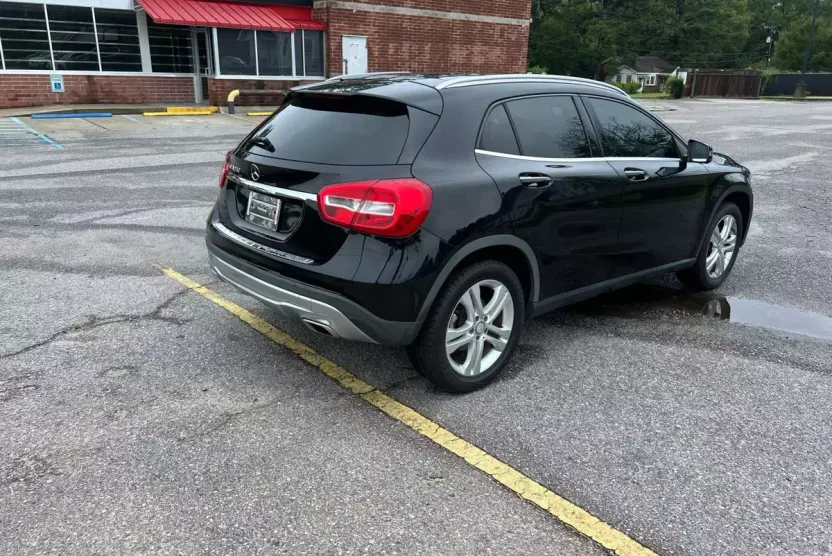 2017 Mercedes Benz GLA 250 photo 1
