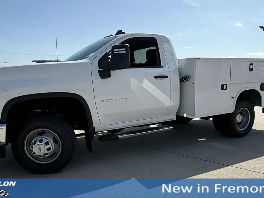 2025 Chevrolet Silverado 3500HD Work Truck photo 1