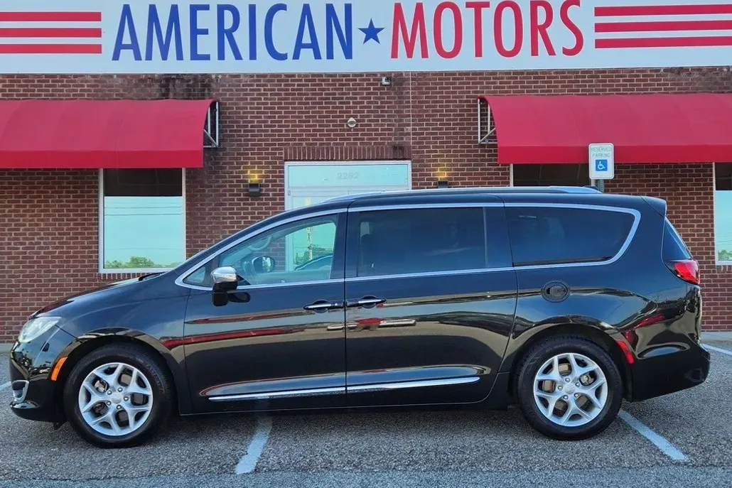 2020 Chrysler Pacifica Limited photo 1