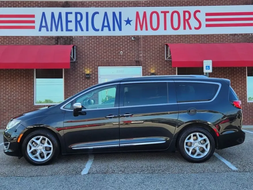 2020 Chrysler Pacifica Limited photo 1