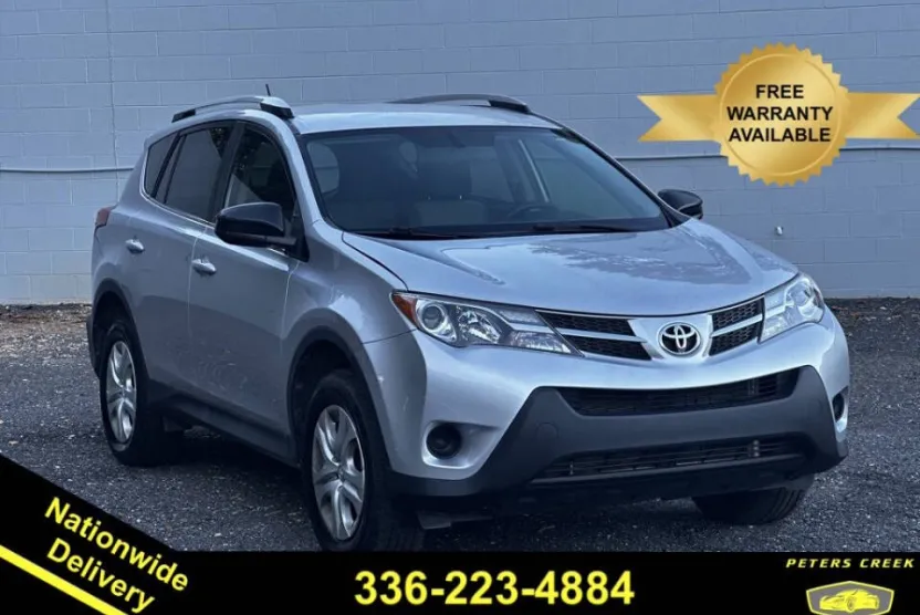 2015 Toyota RAV4 LE photo 1