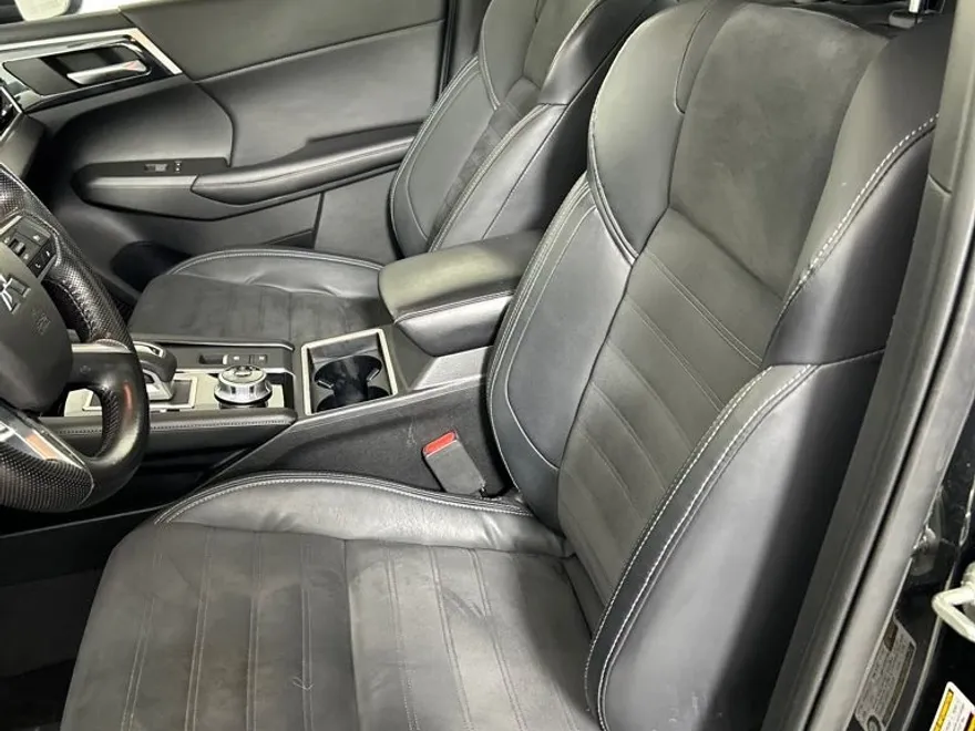 2022 Mitsubishi Outlander SE photo 1