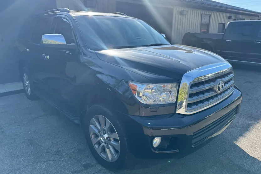 2016 Toyota Sequoia Limited photo 1