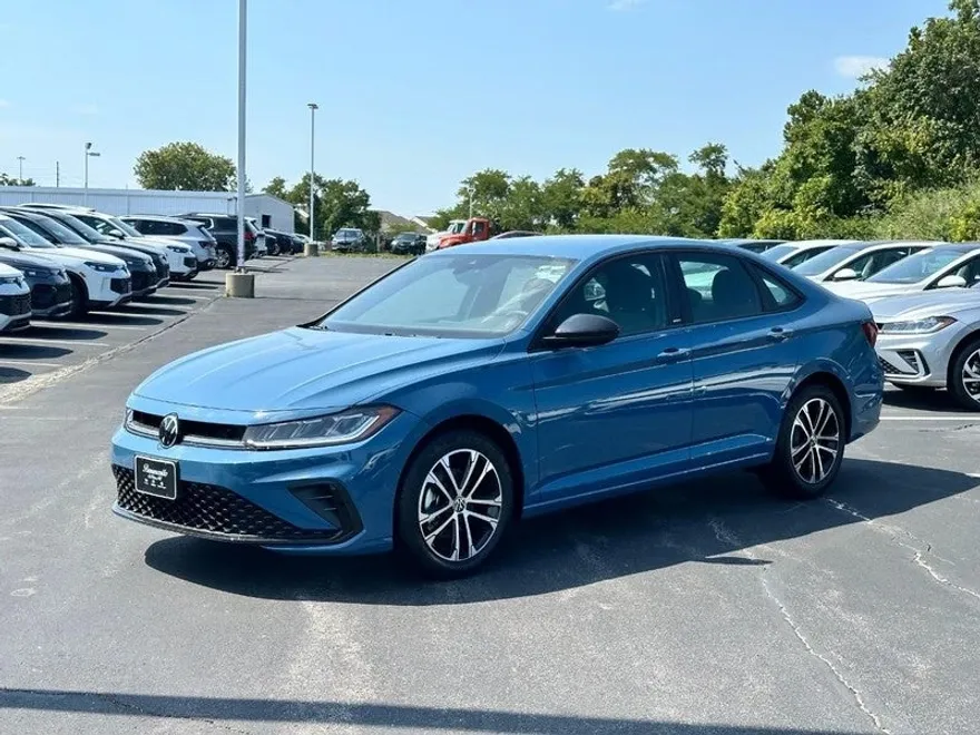 2025 Volkswagen Jetta Sport photo 1