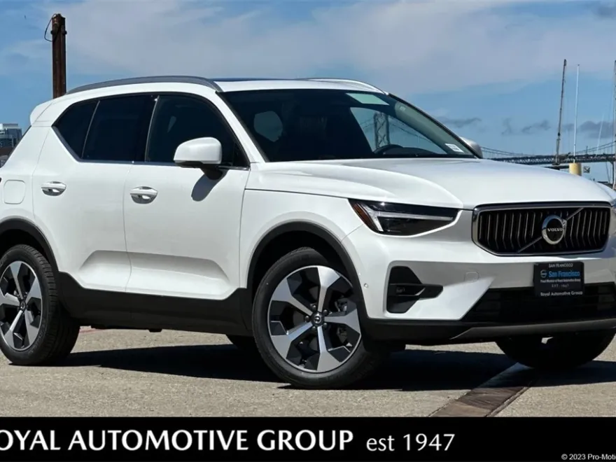 2025 Volvo XC40 Plus photo 1