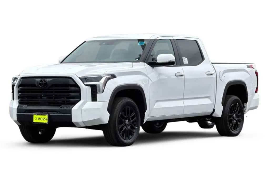 2026 Toyota Tundra SR5 CrewMax photo 1