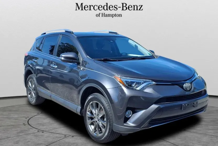 2018 Toyota RAV4 Limited photo 1