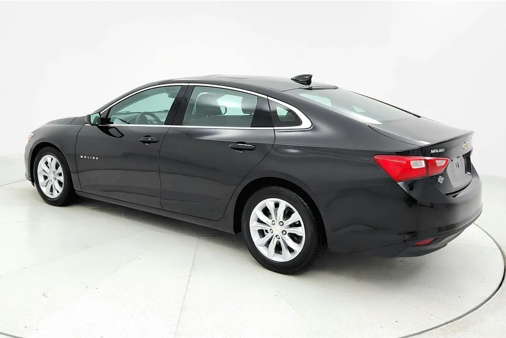 2023 Chevrolet Malibu 1LT photo 1