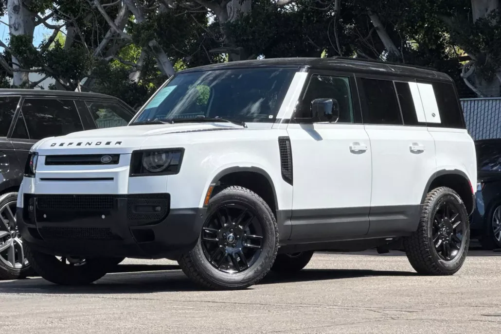 2024 Land Rover Defender S photo 1