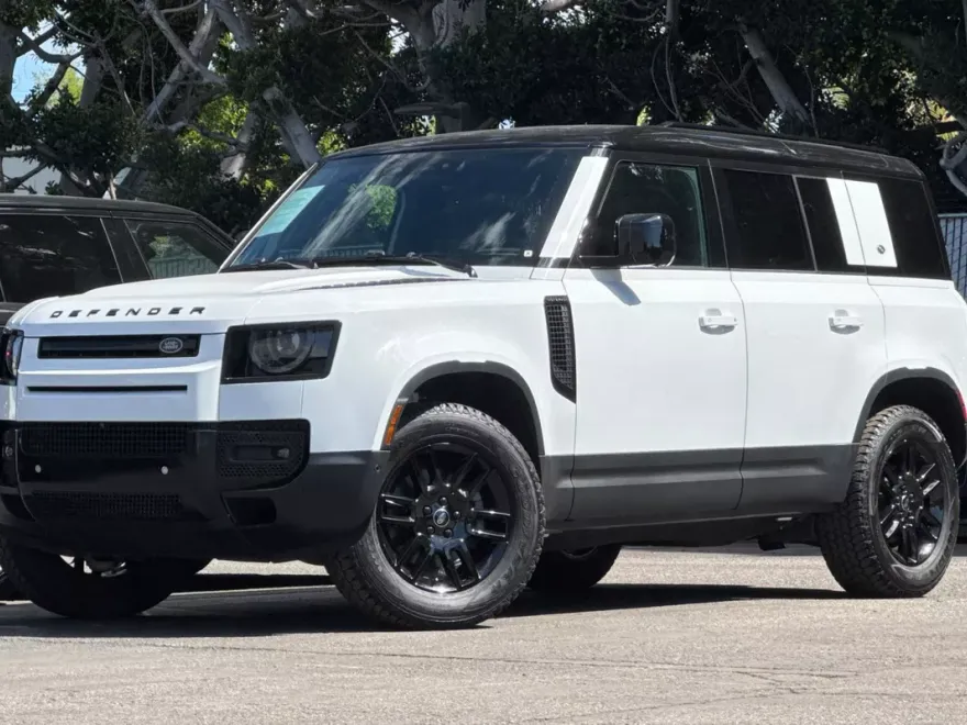 2024 Land Rover Defender S photo 1