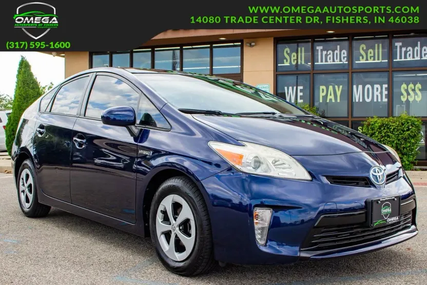 2014 Toyota Prius Four photo 1