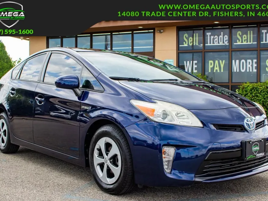 2014 Toyota Prius Four photo 1