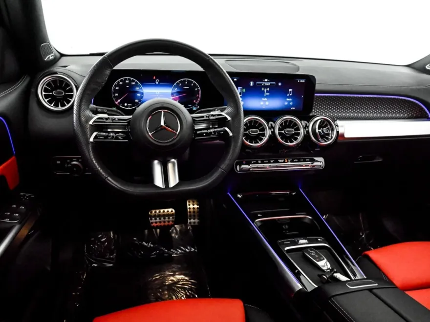 2025 Mercedes Benz GLB 250 4MATIC photo 1