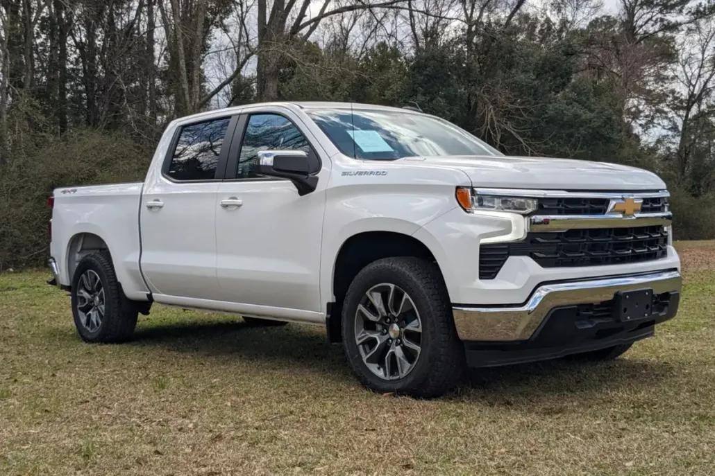 2025 Chevrolet Silverado 1500 LT photo 1