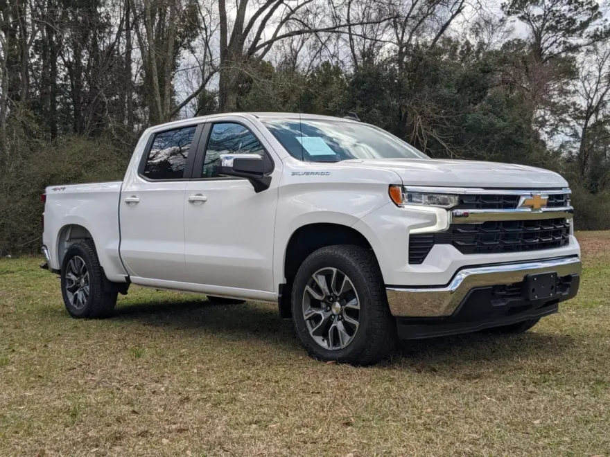 2025 Chevrolet Silverado 1500 LT photo 1