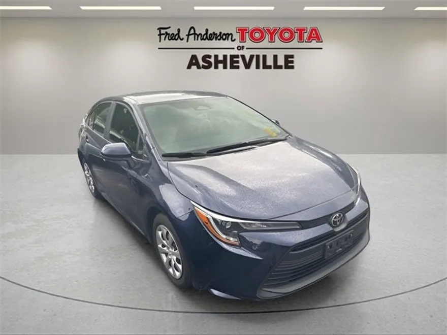 2024 Toyota Corolla LE photo 1