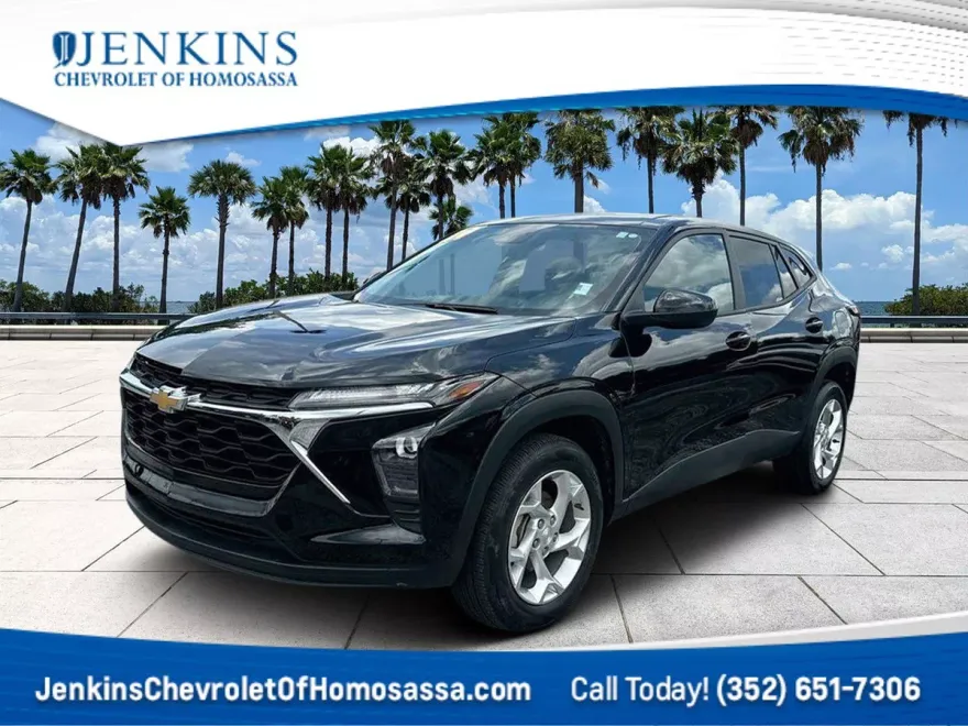 2024 Chevrolet Trax LS photo 1