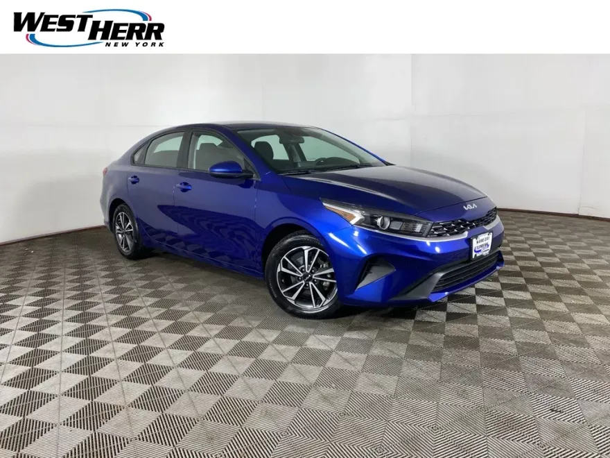 2023 Kia Forte LXS photo 1