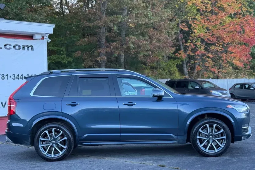 2018 Volvo XC90 T5 Momentum Sport photo 1