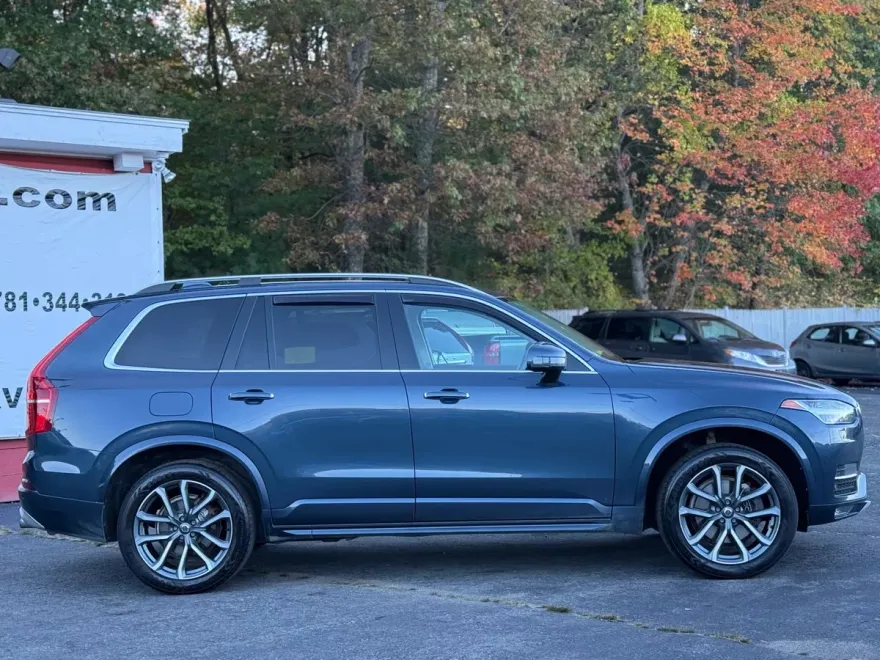 2018 Volvo XC90 T5 Momentum Sport photo 1