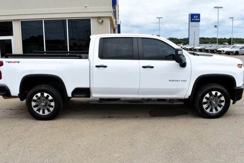 2022 Chevrolet Silverado 2500HD Custom photo 1