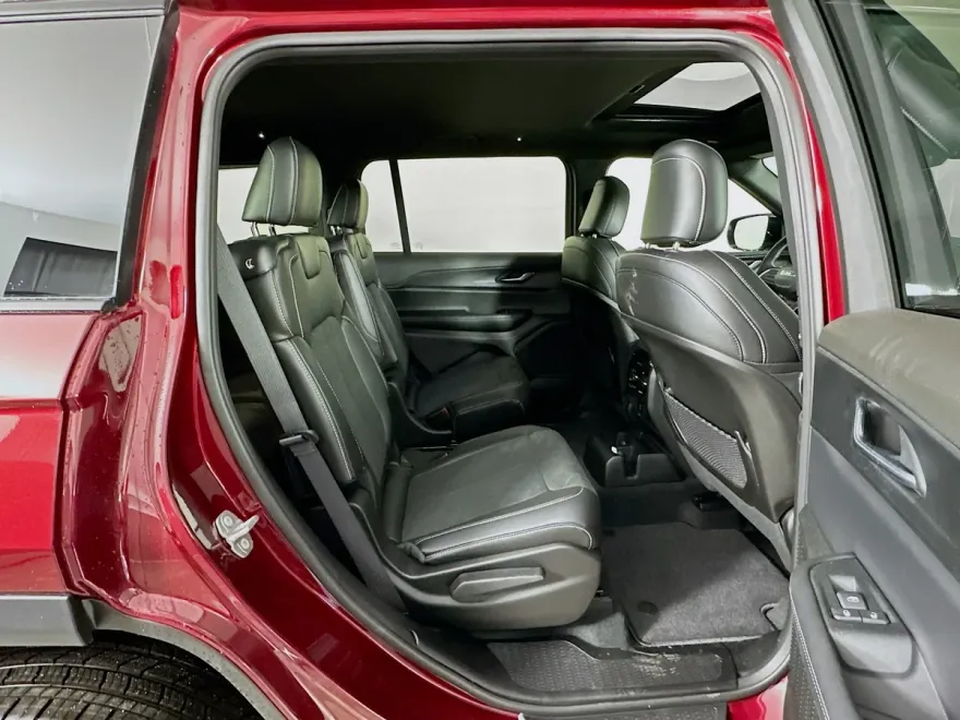 2025 Jeep Grand Cherokee Altitude X photo 12
