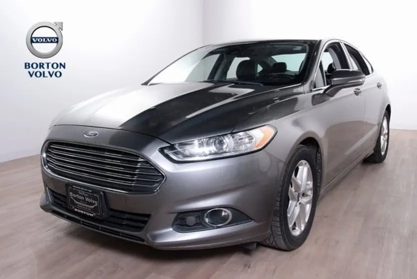2013 Ford Fusion SE photo 1
